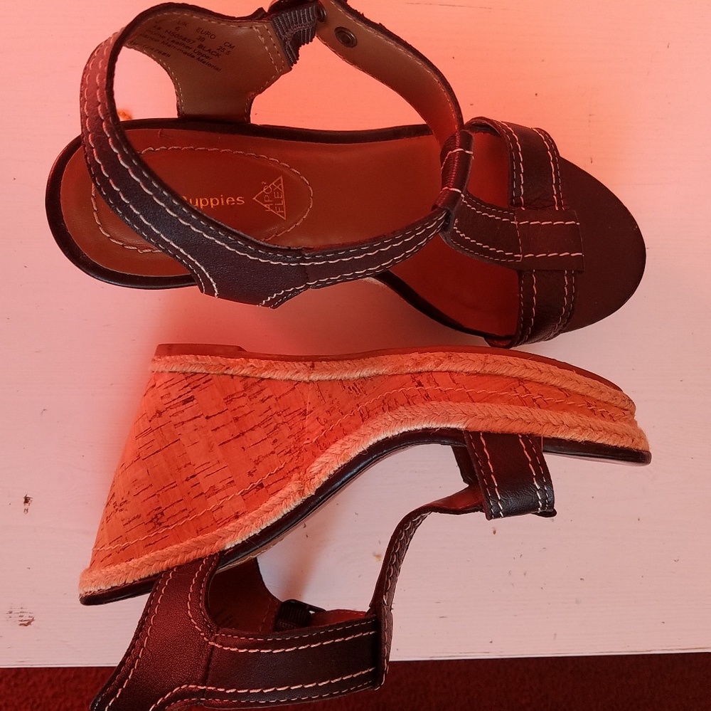 *LIKE NEW* Hush Puppies sandals